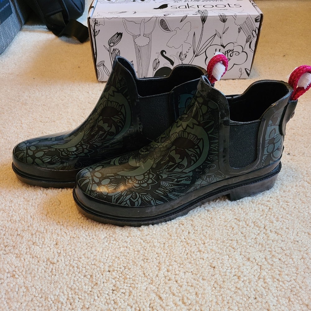 Sakroot ankle rainboots black size 8